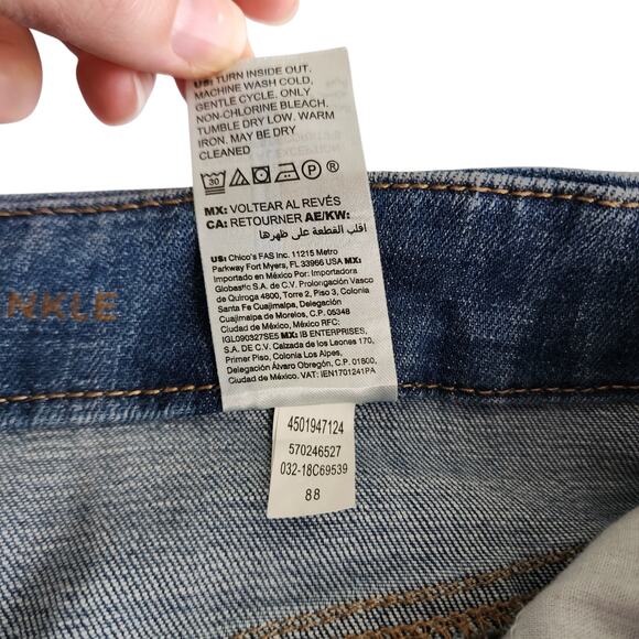 Chicos Womens So Slimming Velvet Side Seam Girlfriend Ankle Jeans Size 8 Denim - Picture 10 of 14